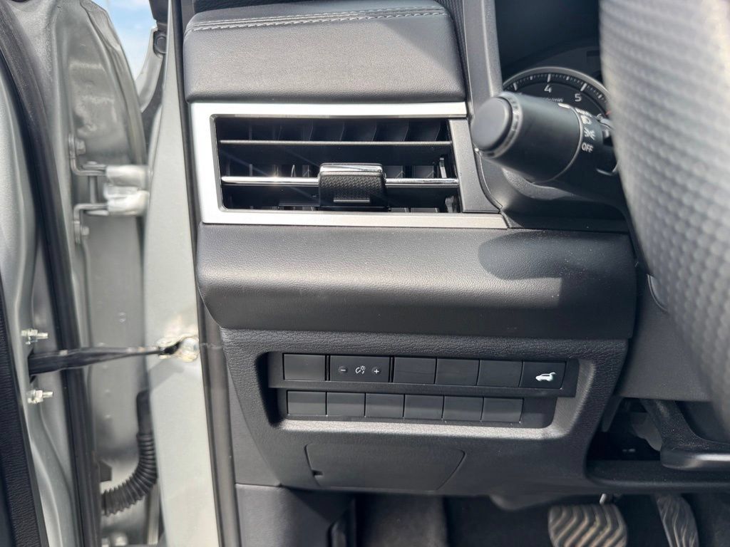 Used 2025 Mitsubishi Outlander SE AWD/4WD image 23