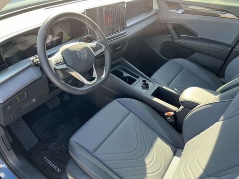 New 2026 Volkswagen Tiguan SE FWD image 11