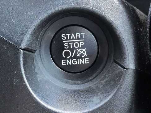Used 2018 Jeep Compass Latitude FWD image 27