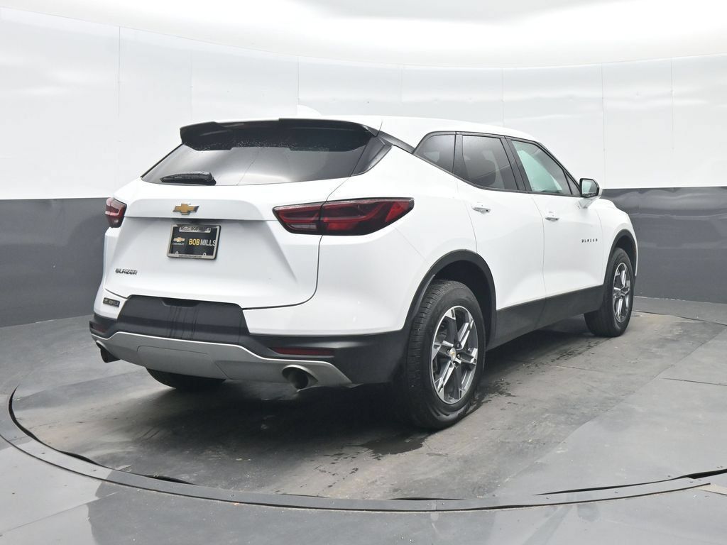 Used 2025 Chevrolet Blazer LT FWD image 6