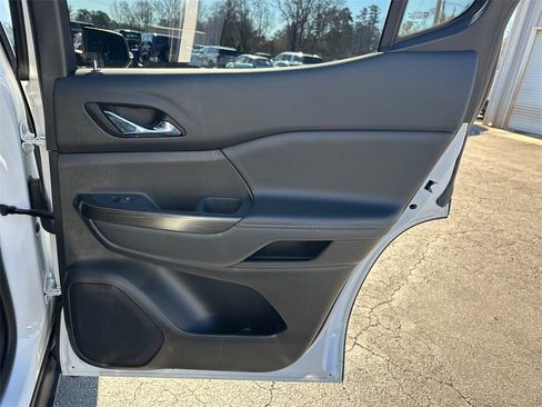 Used 2023 GMC Acadia SLT w/ Elevation Edition image 17