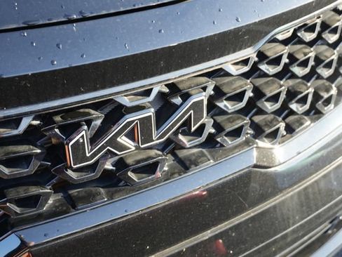 Used 2022 Kia Sorento EX w/ Panoramic Sunroof Package FWD image 4