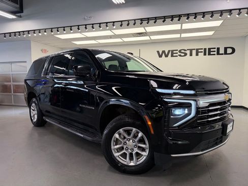 Used 2025 Chevrolet Suburban LT AWD/4WD image 1