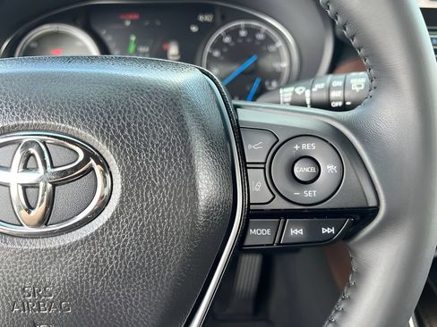 Certified 2023 Toyota Venza XLE AWD/4WD image 19