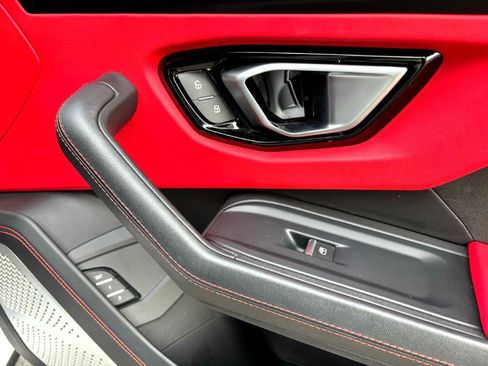 Used 2021 Lamborghini Urus AWD/4WD image 27