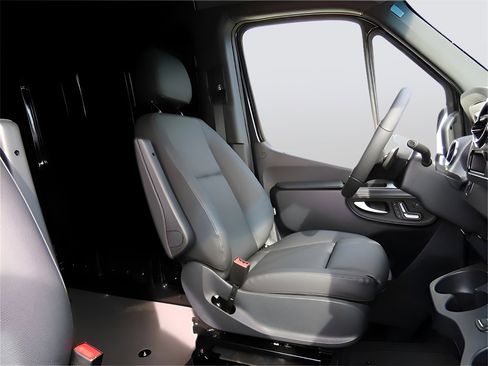 Used 2024 Mercedes-Benz Sprinter 2500 image 15