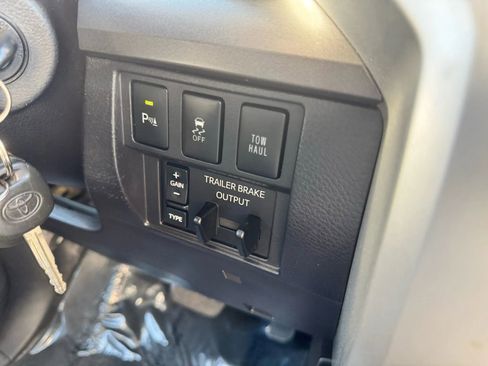 Used 2016 Toyota Tundra SR5 image 16