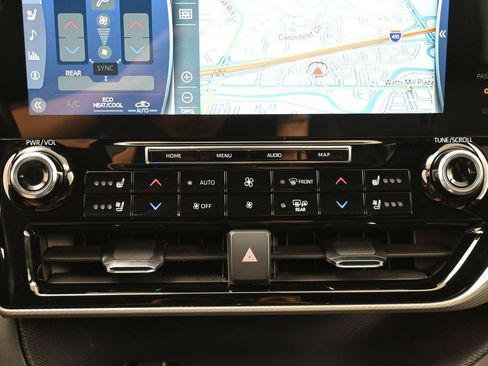 Certified 2021 Toyota Highlander Platinum AWD/4WD image 24