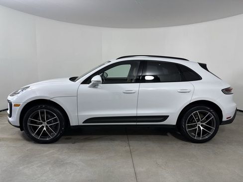 Certified 2025 Porsche Macan image 2