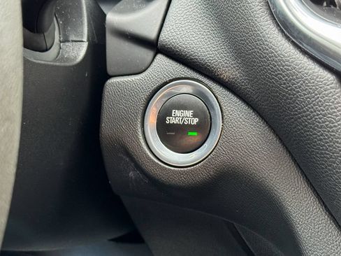 Used 2020 Chevrolet Equinox LT AWD/4WD image 29
