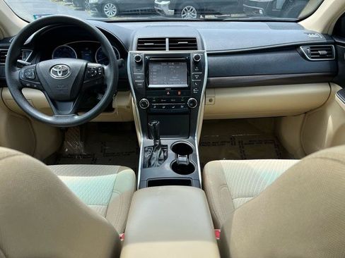 Used 2017 Toyota Camry LE w/ Moonroof Package FWD image 10