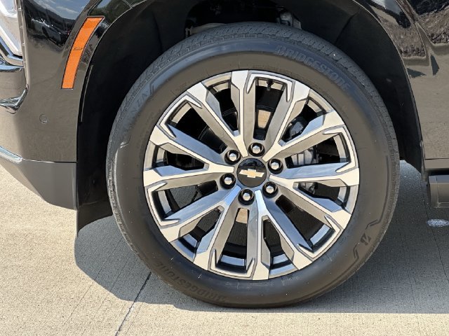 Used 2025 Chevrolet Tahoe High Country AWD/4WD image 9