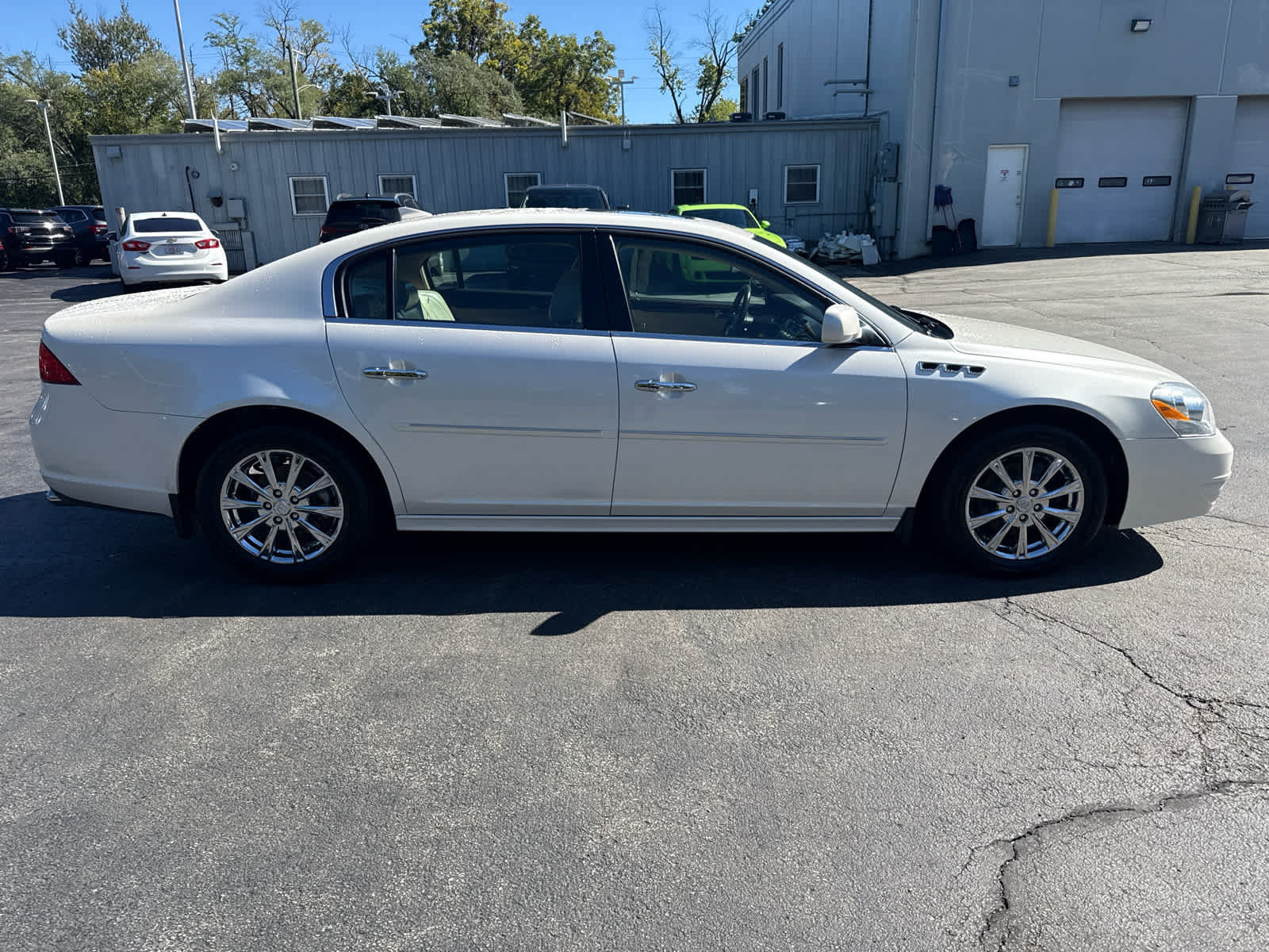Used 2011 Buick Lucerne CXL FWD image 2