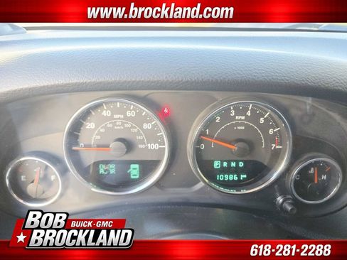 Used 2017 Jeep Wrangler Sahara w/ Connectivity Group AWD/4WD image 28