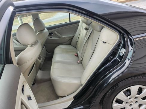 Used 2010 Toyota Camry Base 4dr Sedan 6A image 10