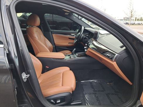 Used 2019 BMW 530e w/ Premium Package image 17