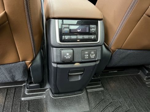 Used 2024 Subaru Ascent Touring image 14