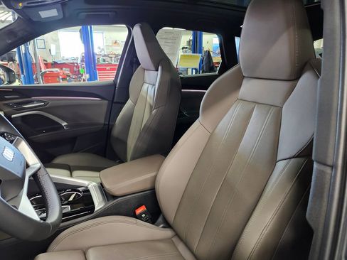 Certified 2025 Audi Q5 2.0T Premium Plus w/ Premium Plus image 10