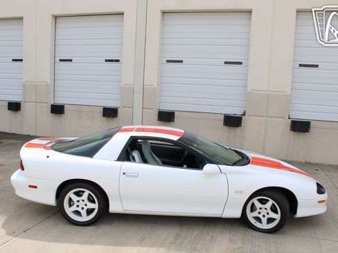 Used 1997 Chevrolet Camaro SS w/ Preferred Equipment Group 2 RWD image 14