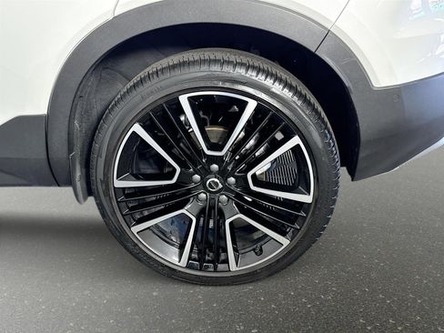 Used 2024 Volvo XC40 B5 Ultimate w/ Protection Package Premier image 34