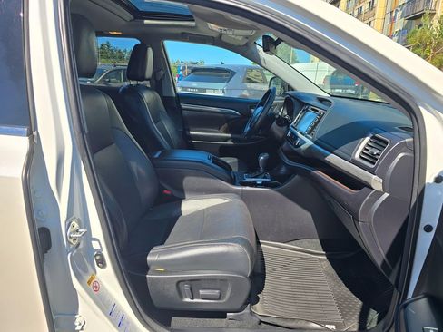 Used 2017 Toyota Highlander Limited AWD/4WD image 11