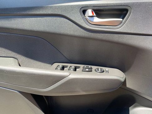 Used 2019 Hyundai Accent SE FWD image 13