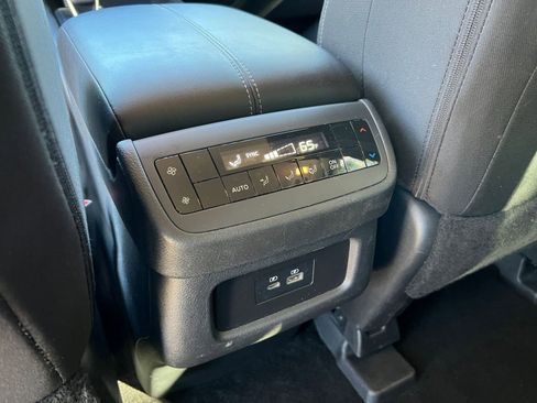 Used 2025 Nissan Pathfinder SV image 24