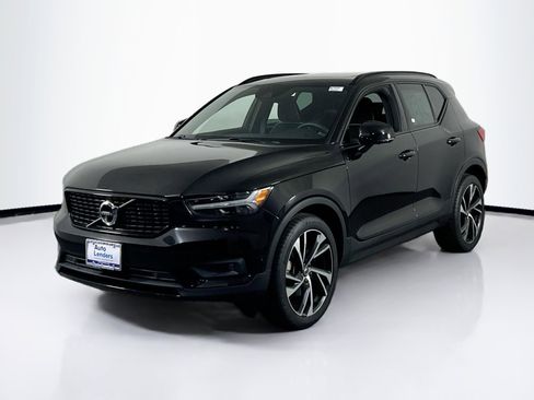 Used 2022 Volvo XC40 T5 R-Design w/ Advanced Package image 1