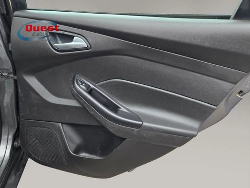 Used 2016 Ford Focus SE FWD image 39