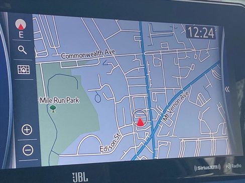 Used 2021 Toyota Venza XLE w/ Softex Package image 18