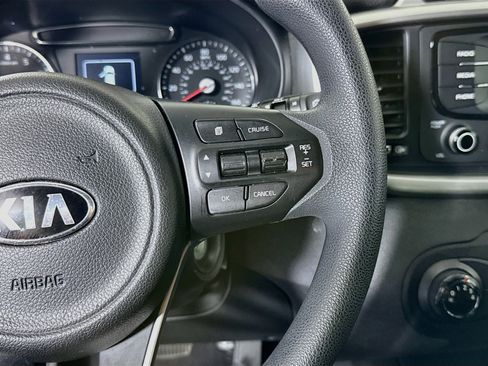 Used 2017 Kia Sorento FWD image 15