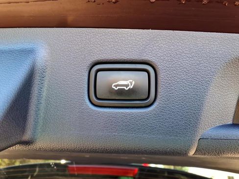 Used 2023 Hyundai Palisade Limited w/ Winter Package image 11