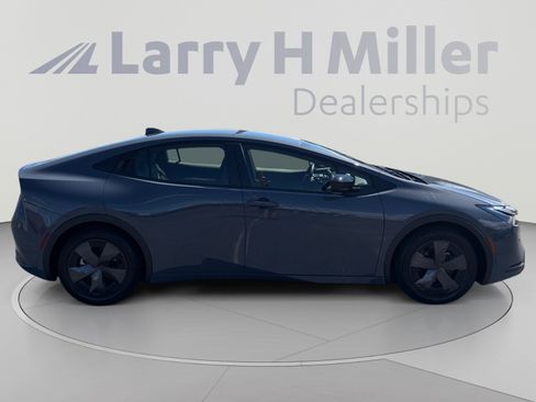 Used 2025 Toyota Prius LE FWD image 6