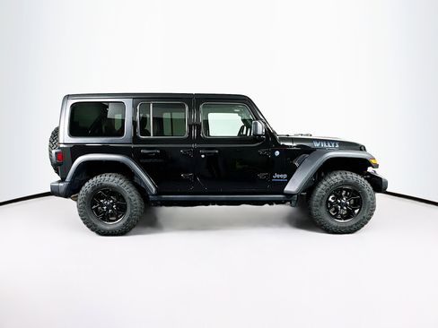 Used 2025 Jeep Wrangler Willys AWD/4WD image 10