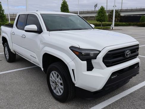 Certified 2025 Toyota Tacoma SR5 image 6