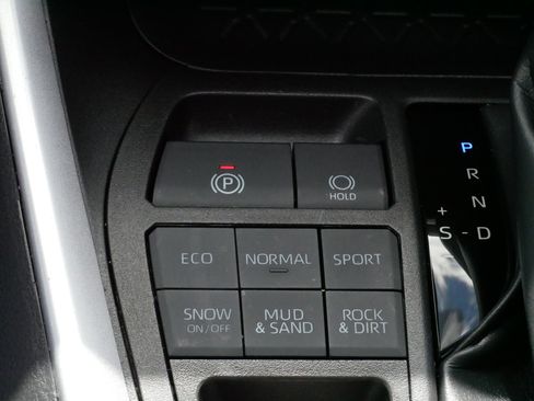 Used 2023 Toyota RAV4 LE AWD/4WD image 28