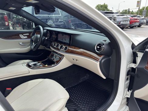 Used 2019 Mercedes-Benz E 300 4MATIC w/ Driver Assistance Package image 39