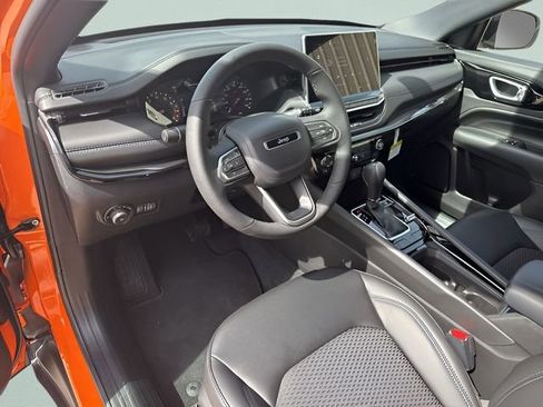 New 2026 Jeep Compass Latitude image 12