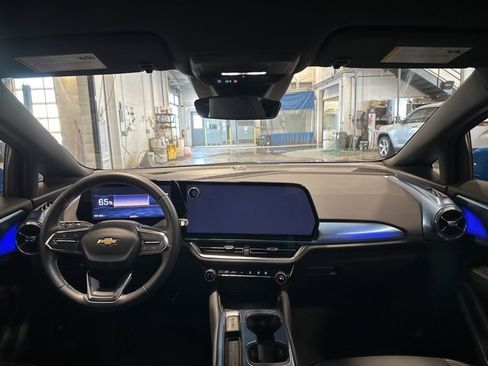 Used 2024 Chevrolet Equinox EV LT image 15