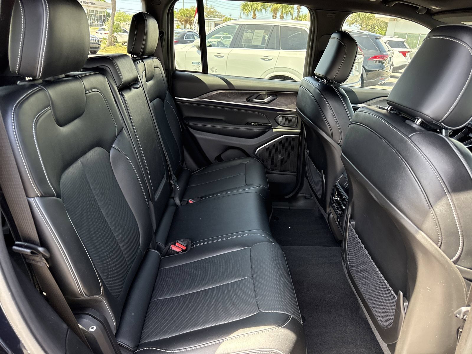 Used 2024 Jeep Grand Cherokee Overland AWD/4WD image 31