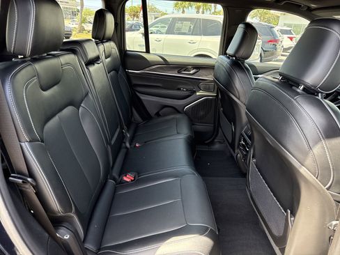 Used 2024 Jeep Grand Cherokee Overland AWD/4WD image 31