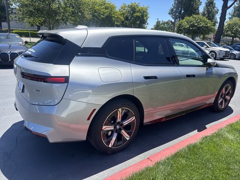 Used 2026 BMW iX xDrive45 w/ Premium Package AWD/4WD image 5