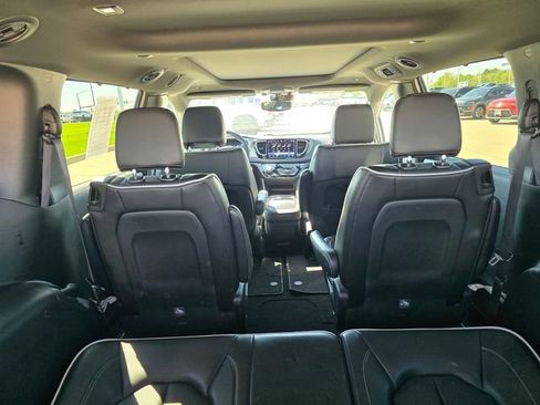 Used 2022 Chrysler Pacifica Limited w/ S Appearance Package AWD/4WD image 27