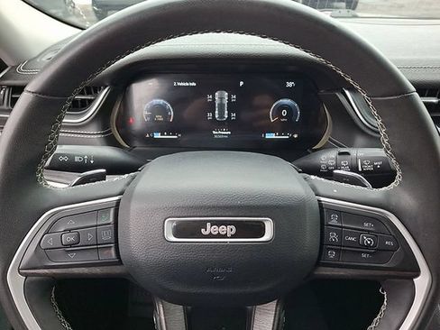 Used 2023 Jeep Grand Cherokee Limited AWD/4WD image 18