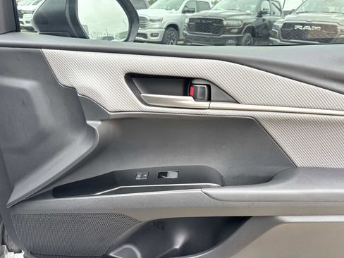 Used 2025 Toyota Camry SE FWD image 14