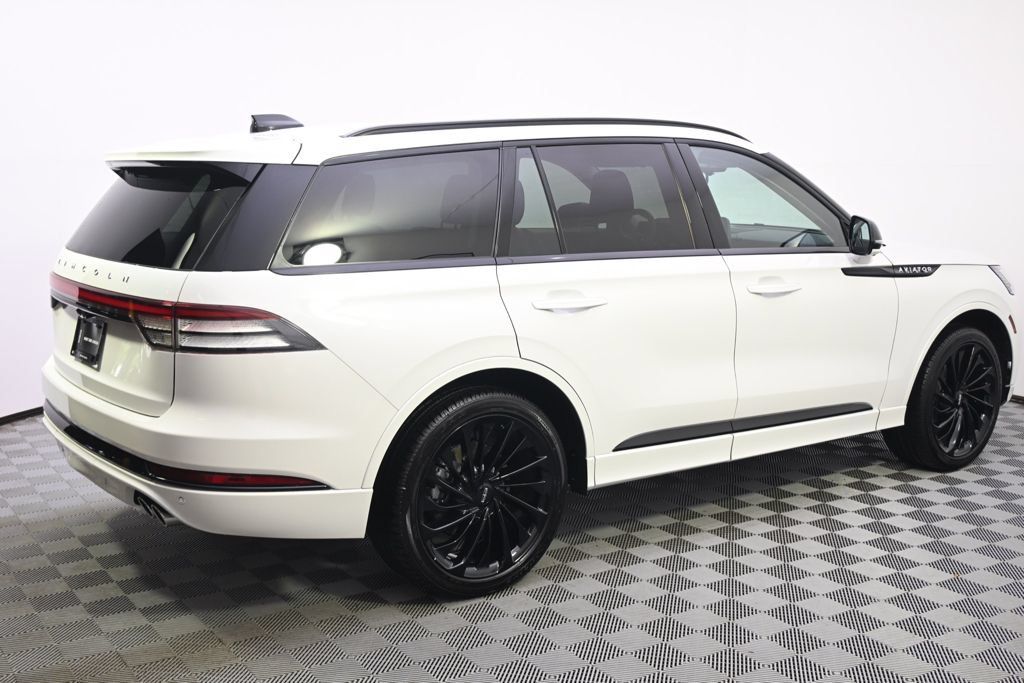 New 2026 Lincoln Aviator Reserve w/ Jet Appearance Package AWD/4WD image 7