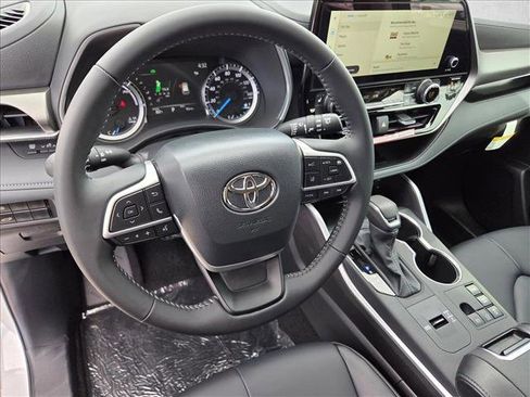 New 2026 Toyota Highlander XLE AWD/4WD image 3