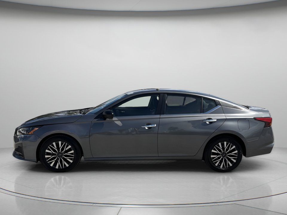 Used 2024 Nissan Altima 2.5 SV FWD image 5