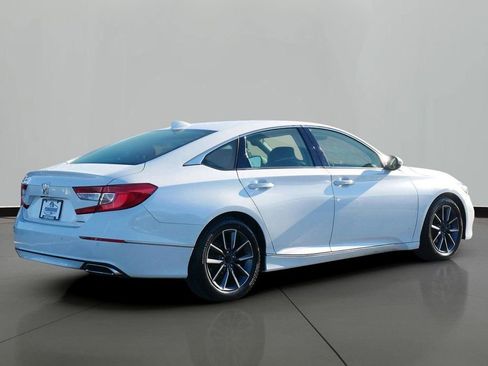 Used 2018 Honda Accord Touring image 3