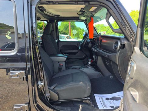 Used 2022 Jeep Wrangler Unlimited Sport AWD/4WD image 16